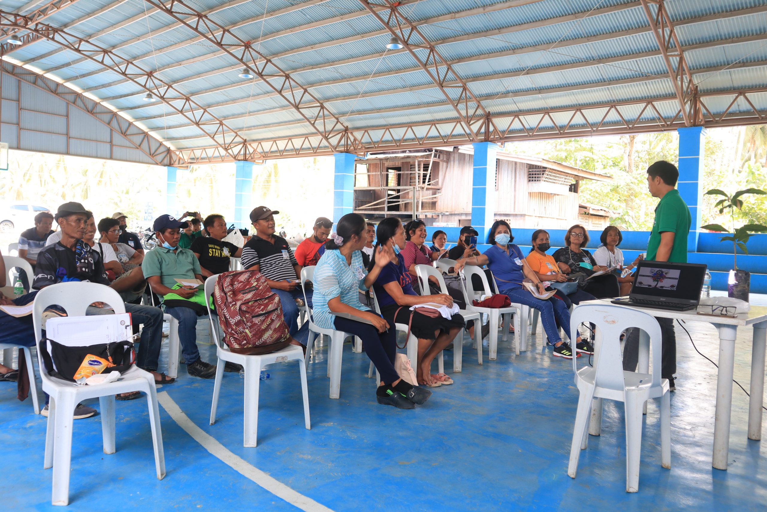NOVEMBER 03, 2022 – 30 REPRESENTATIVES FROM FARMERS ASSOCIATIONS OF PAQUIBATO DISTRICT AND 4 BARANGAYS OF CALINAN DISTRICT WERE GIVEN FRUIT TREES AND VEGETABLE FARMING TRAINING BY PEACE 911 AND CITY AGRICULTURIST’S OFFICE (CAGRO) AT PAÑALUM GYMNASIUM, PAQUIBATO DISTRICT, DAVAO CITY.